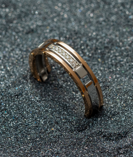 Обручальное кольцо из красного золота с бриллиантами