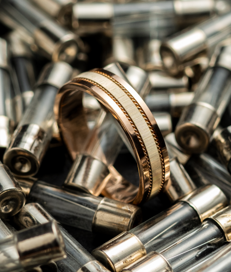 Обручальное кольцо из комбинированного золота